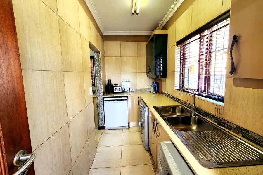 5 Bedroom Property for Sale in Celtisdal Gauteng