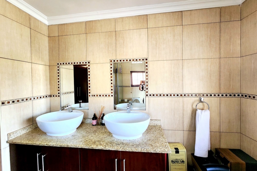 5 Bedroom Property for Sale in Celtisdal Gauteng