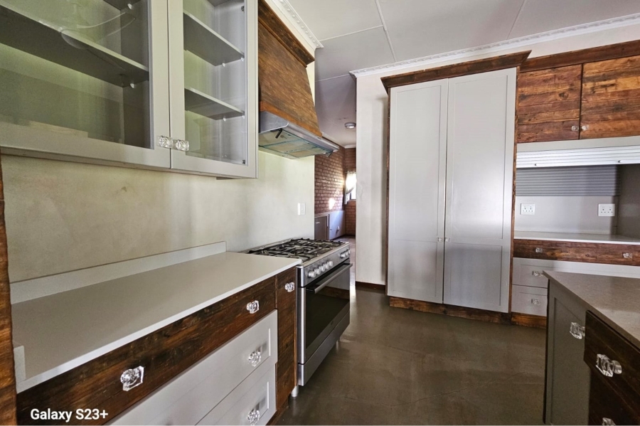 5 Bedroom Property for Sale in Theresa Park Gauteng