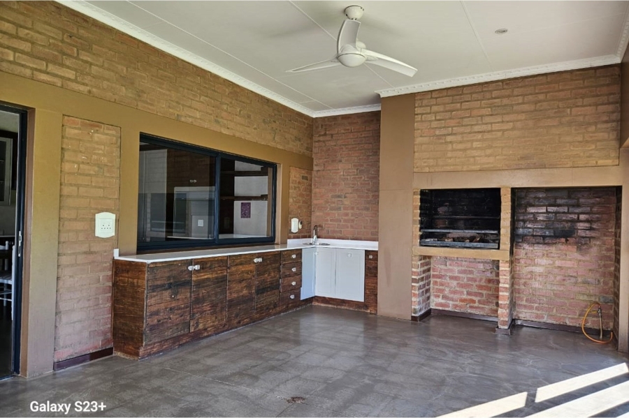 5 Bedroom Property for Sale in Theresa Park Gauteng