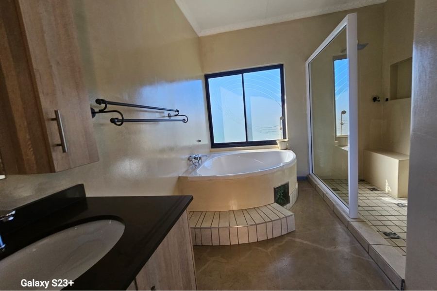 5 Bedroom Property for Sale in Theresa Park Gauteng