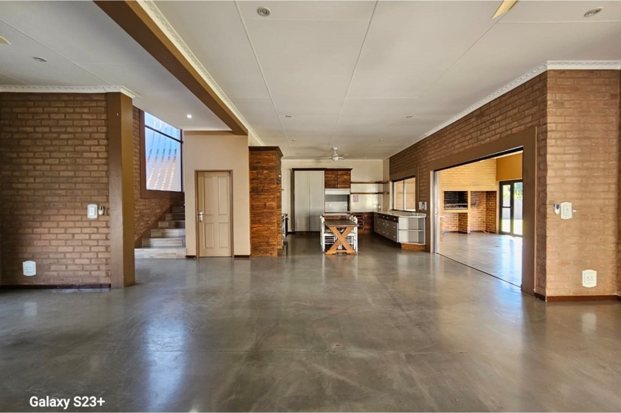 5 Bedroom Property for Sale in Theresa Park Gauteng