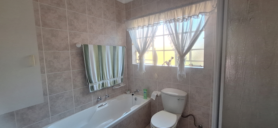 3 Bedroom Property for Sale in Noordheuwel Gauteng