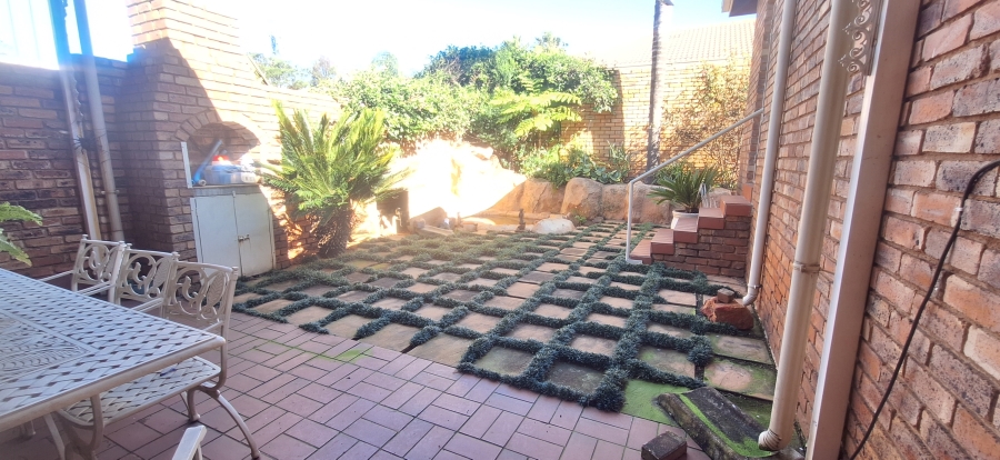 3 Bedroom Property for Sale in Noordheuwel Gauteng
