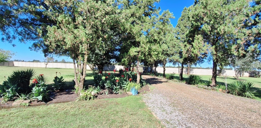 5 Bedroom Property for Sale in Mullerstuine Gauteng