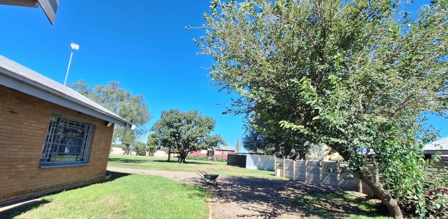 5 Bedroom Property for Sale in Mullerstuine Gauteng