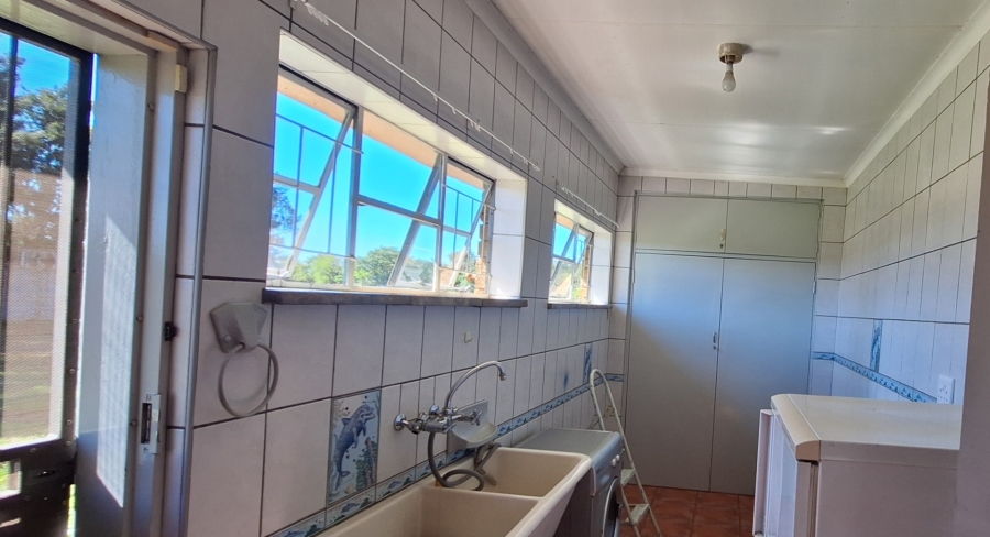 5 Bedroom Property for Sale in Mullerstuine Gauteng
