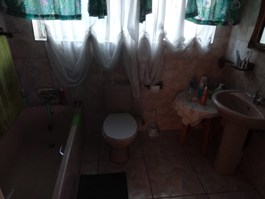 5 Bedroom Property for Sale in Birch Acres Gauteng