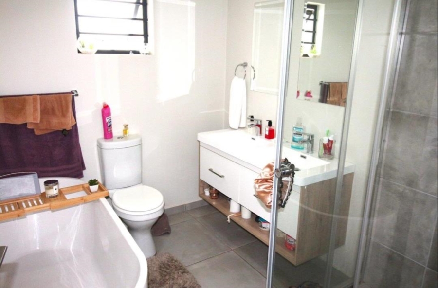 To Let 3 Bedroom Property for Rent in Little Falls Gauteng