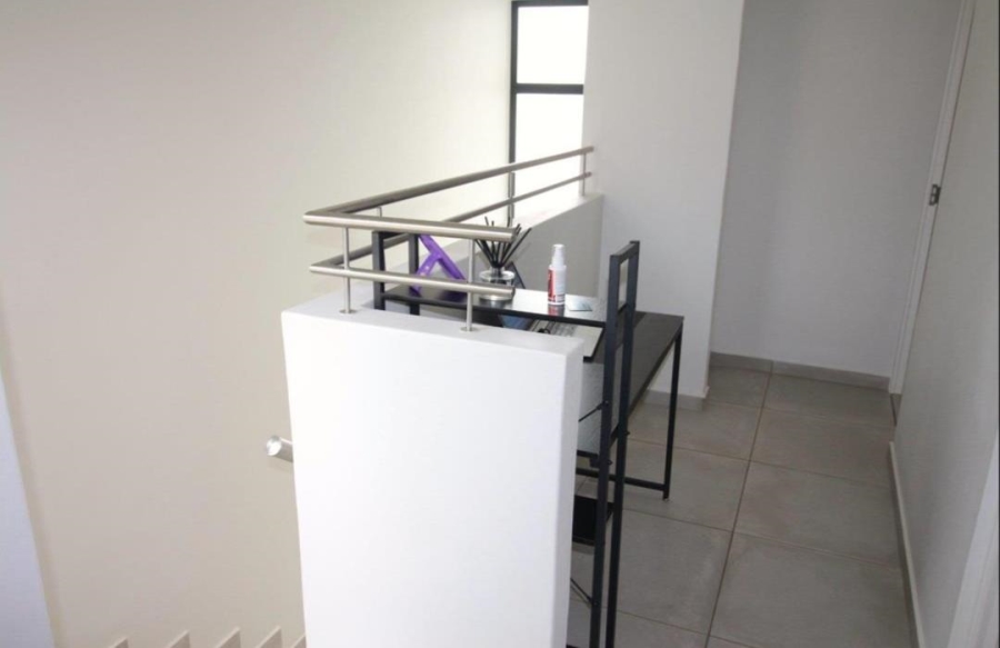 To Let 3 Bedroom Property for Rent in Little Falls Gauteng