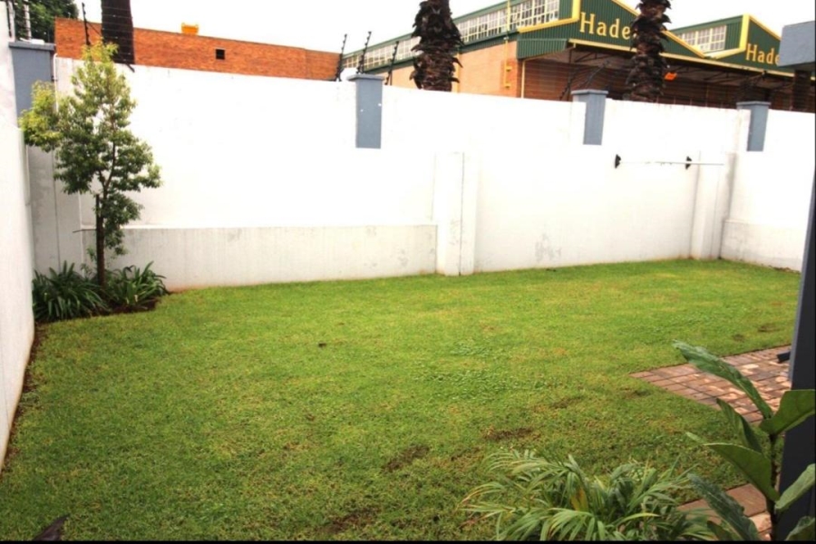To Let 3 Bedroom Property for Rent in Little Falls Gauteng