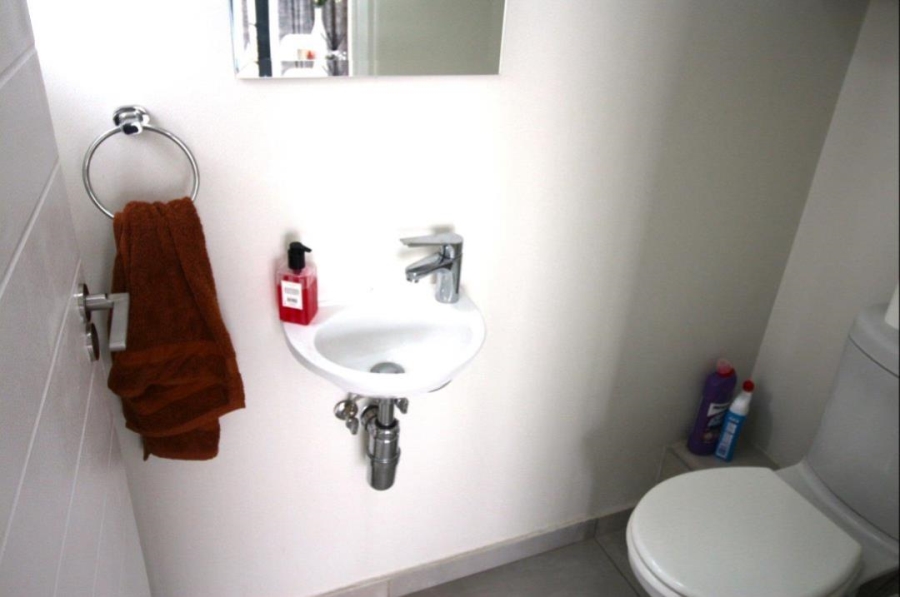 To Let 3 Bedroom Property for Rent in Little Falls Gauteng