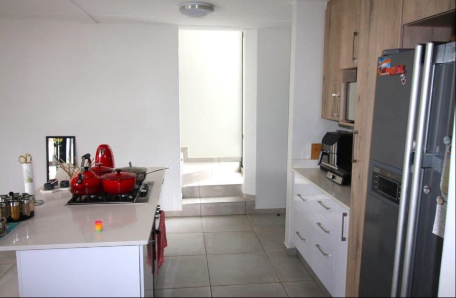 To Let 3 Bedroom Property for Rent in Little Falls Gauteng