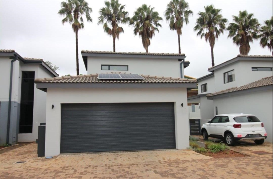 To Let 3 Bedroom Property for Rent in Little Falls Gauteng