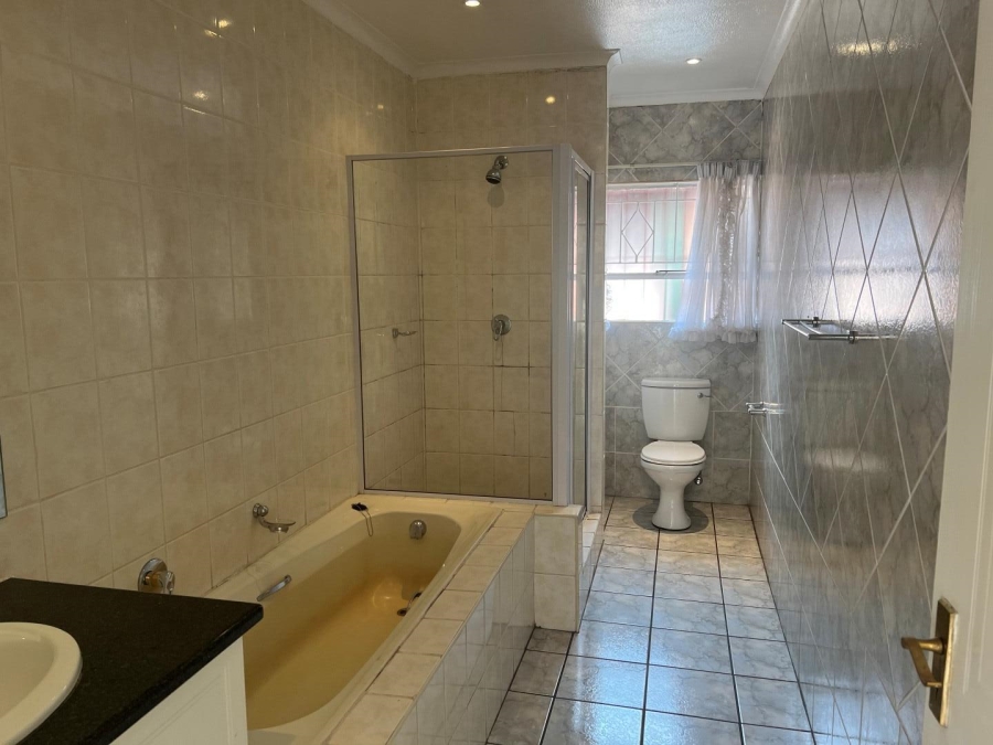 4 Bedroom Property for Sale in Woodmead Gauteng