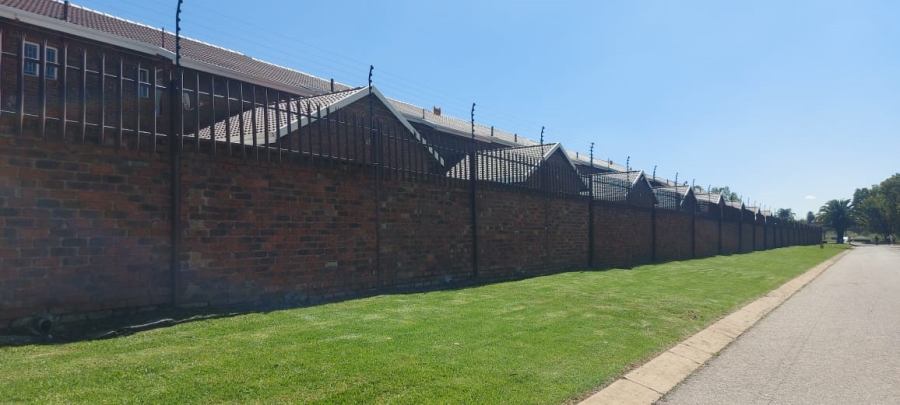 2 Bedroom Property for Sale in Birchleigh Gauteng
