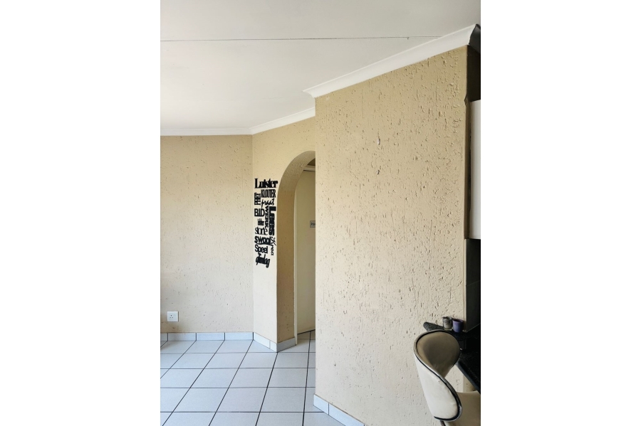 2 Bedroom Property for Sale in Bromhof Gauteng