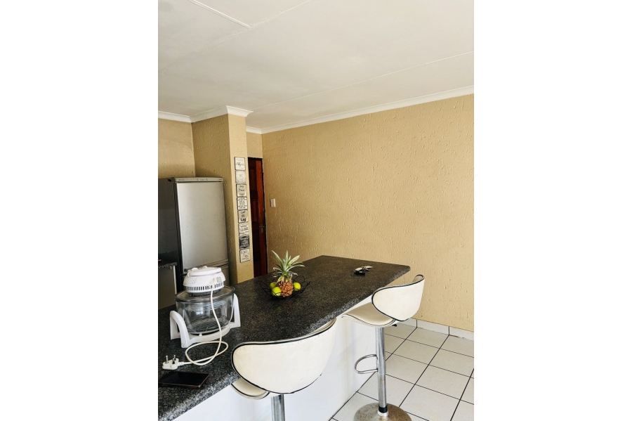2 Bedroom Property for Sale in Bromhof Gauteng