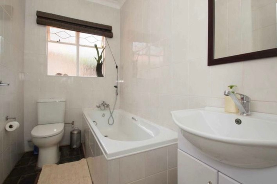 To Let 3 Bedroom Property for Rent in Wilro Park Gauteng