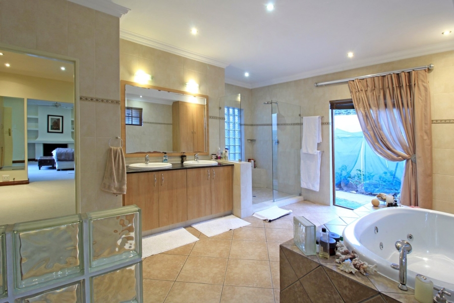 5 Bedroom Property for Sale in Bryanston Gauteng