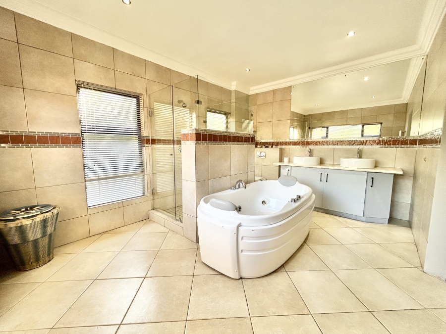 6 Bedroom Property for Sale in Midstream Estate Gauteng