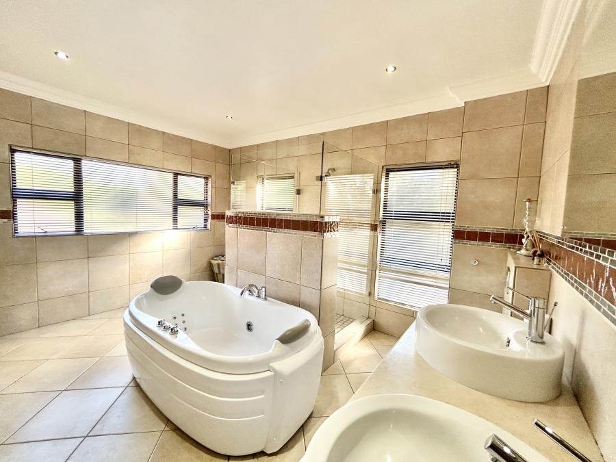 6 Bedroom Property for Sale in Midstream Estate Gauteng
