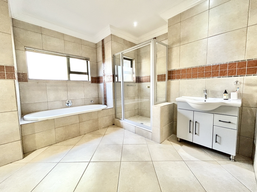 6 Bedroom Property for Sale in Midstream Estate Gauteng