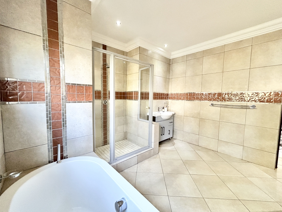 6 Bedroom Property for Sale in Midstream Estate Gauteng