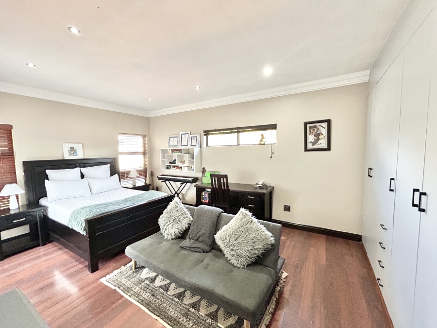 6 Bedroom Property for Sale in Midstream Estate Gauteng