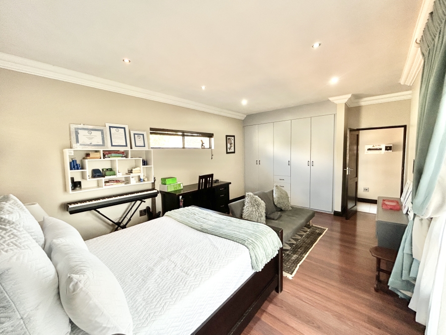 6 Bedroom Property for Sale in Midstream Estate Gauteng