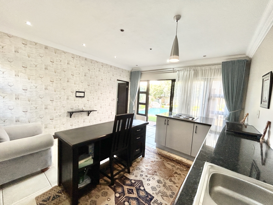 6 Bedroom Property for Sale in Midstream Estate Gauteng