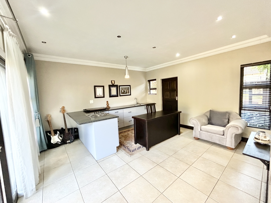 6 Bedroom Property for Sale in Midstream Estate Gauteng