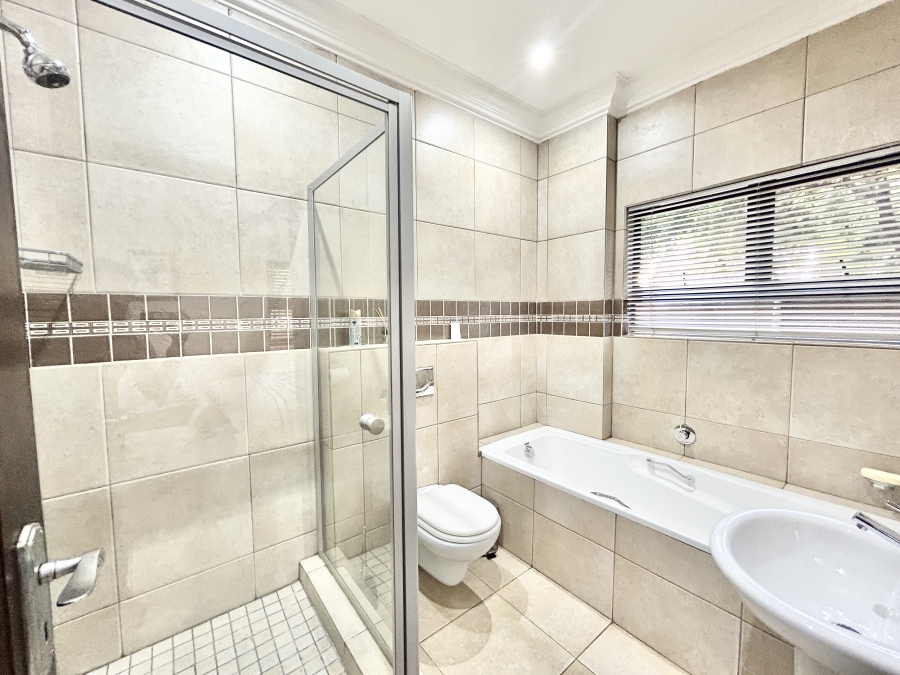 6 Bedroom Property for Sale in Midstream Estate Gauteng