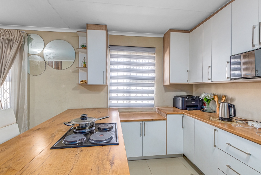 To Let 3 Bedroom Property for Rent in Inadan Gauteng