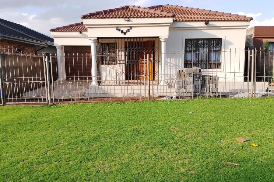 3 Bedroom Property for Sale in Pimville Zone 5 Gauteng