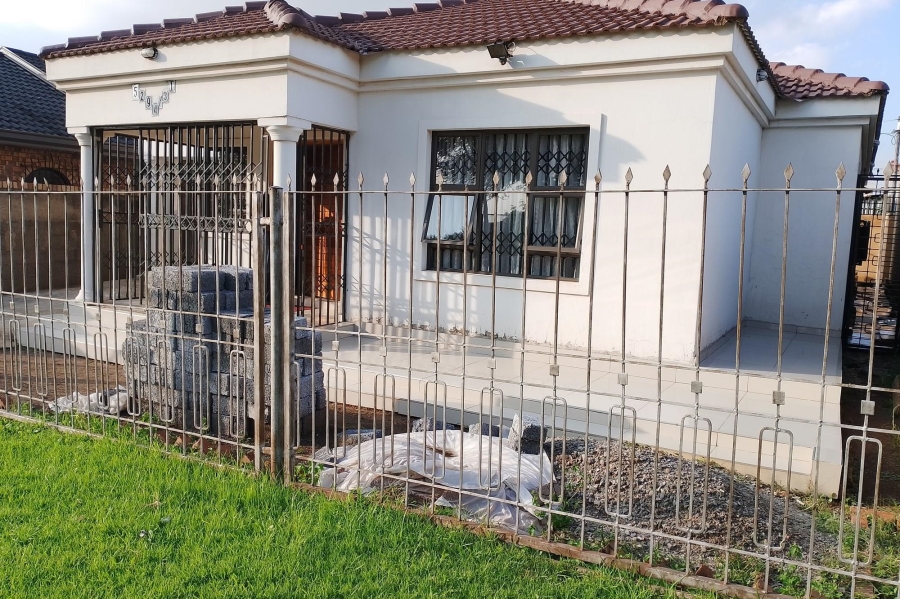3 Bedroom Property for Sale in Pimville Zone 5 Gauteng
