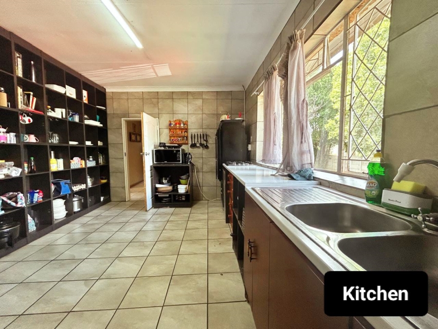 7 Bedroom Property for Sale in Valhalla Gauteng