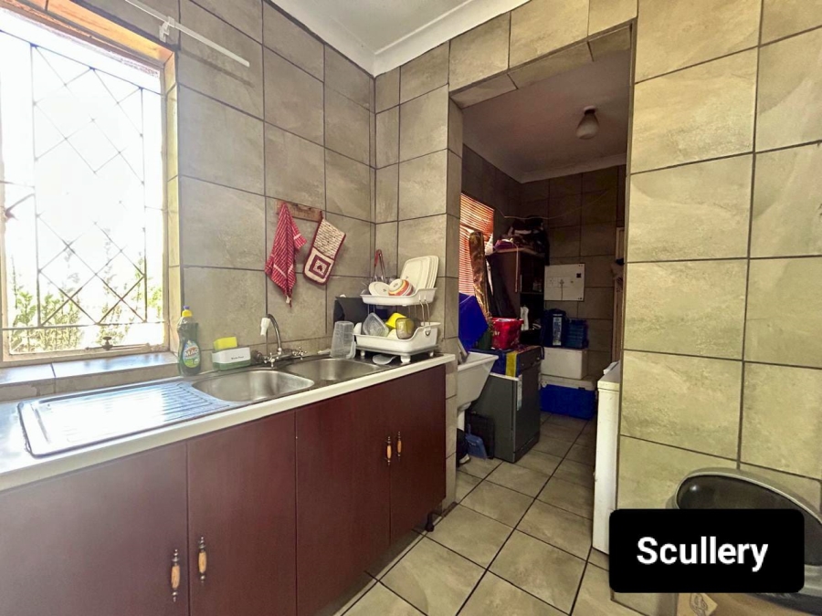 7 Bedroom Property for Sale in Valhalla Gauteng