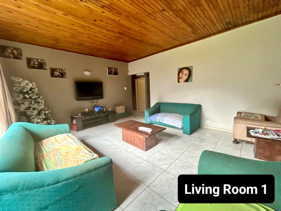 7 Bedroom Property for Sale in Valhalla Gauteng