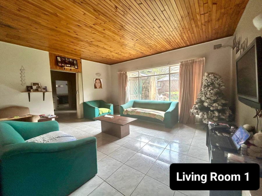 7 Bedroom Property for Sale in Valhalla Gauteng