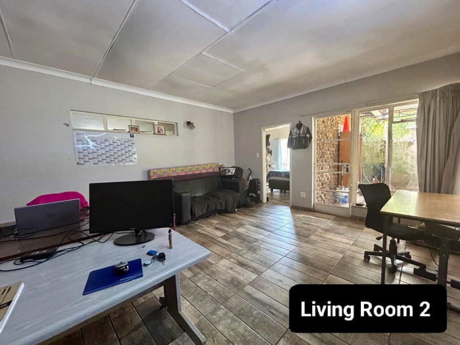 7 Bedroom Property for Sale in Valhalla Gauteng