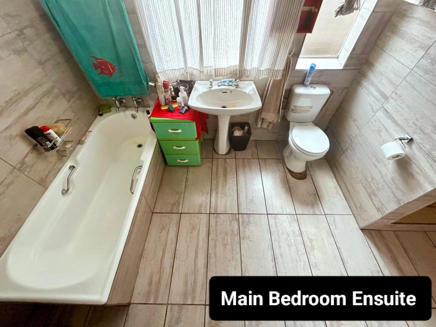 7 Bedroom Property for Sale in Valhalla Gauteng