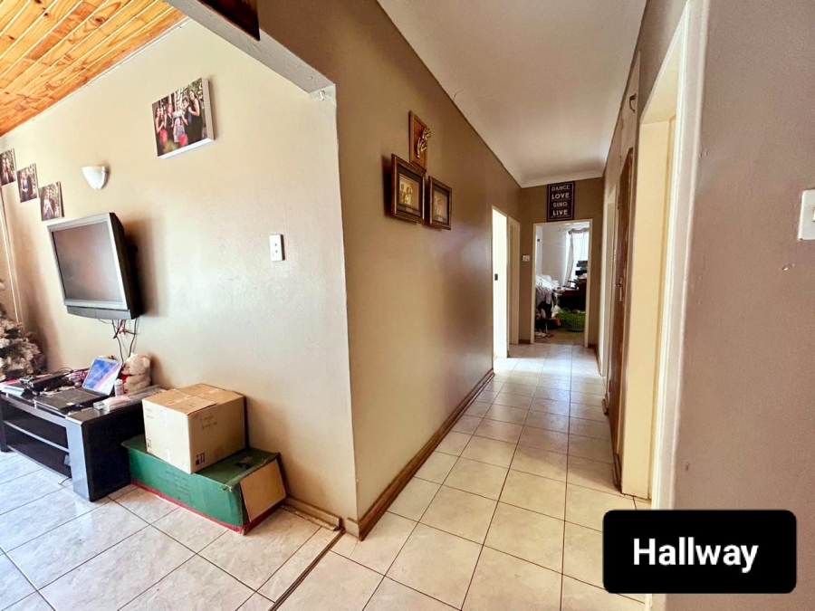 7 Bedroom Property for Sale in Valhalla Gauteng