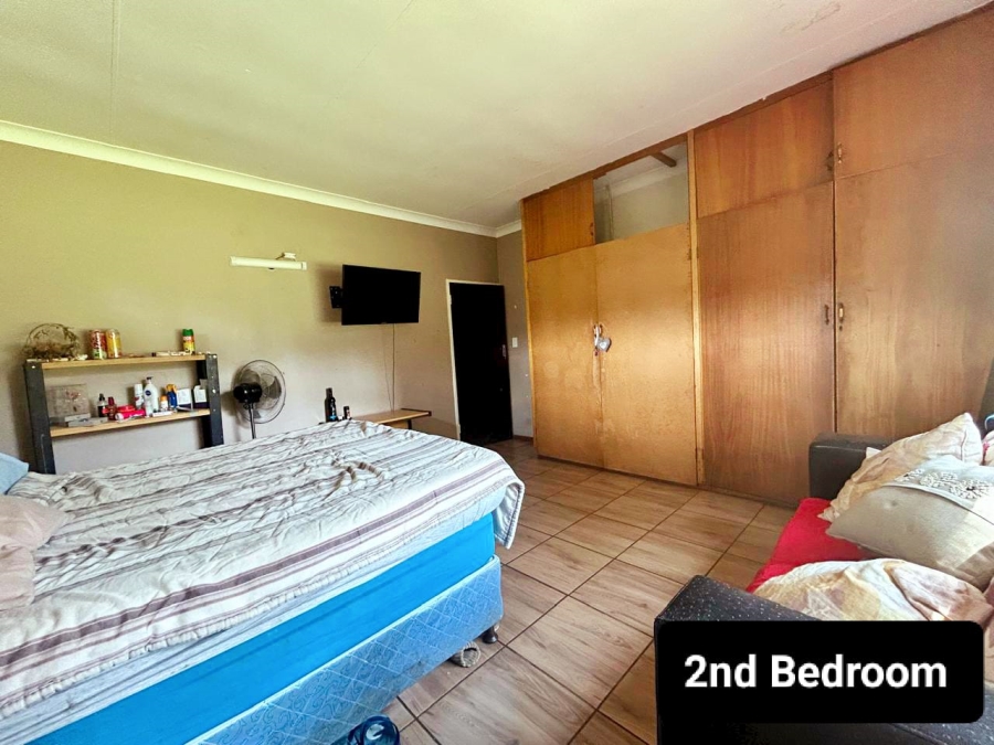 7 Bedroom Property for Sale in Valhalla Gauteng