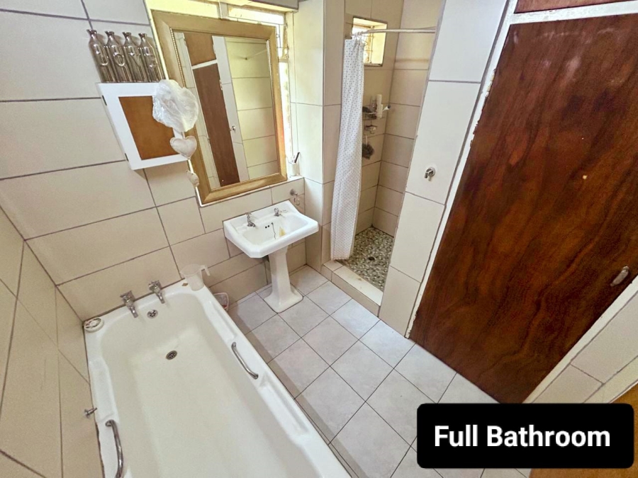 7 Bedroom Property for Sale in Valhalla Gauteng