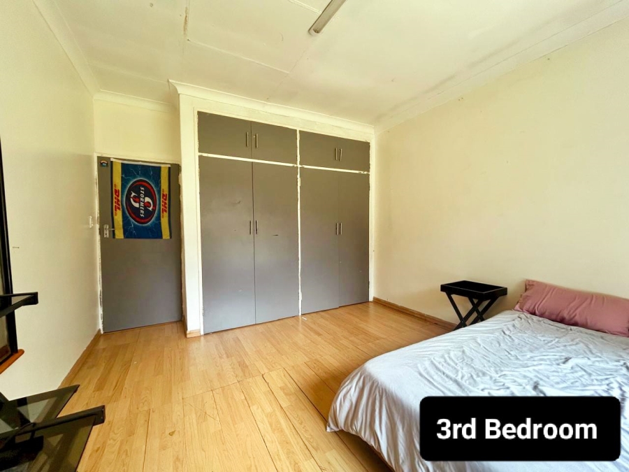 7 Bedroom Property for Sale in Valhalla Gauteng