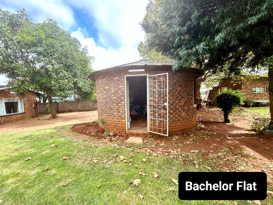 7 Bedroom Property for Sale in Valhalla Gauteng
