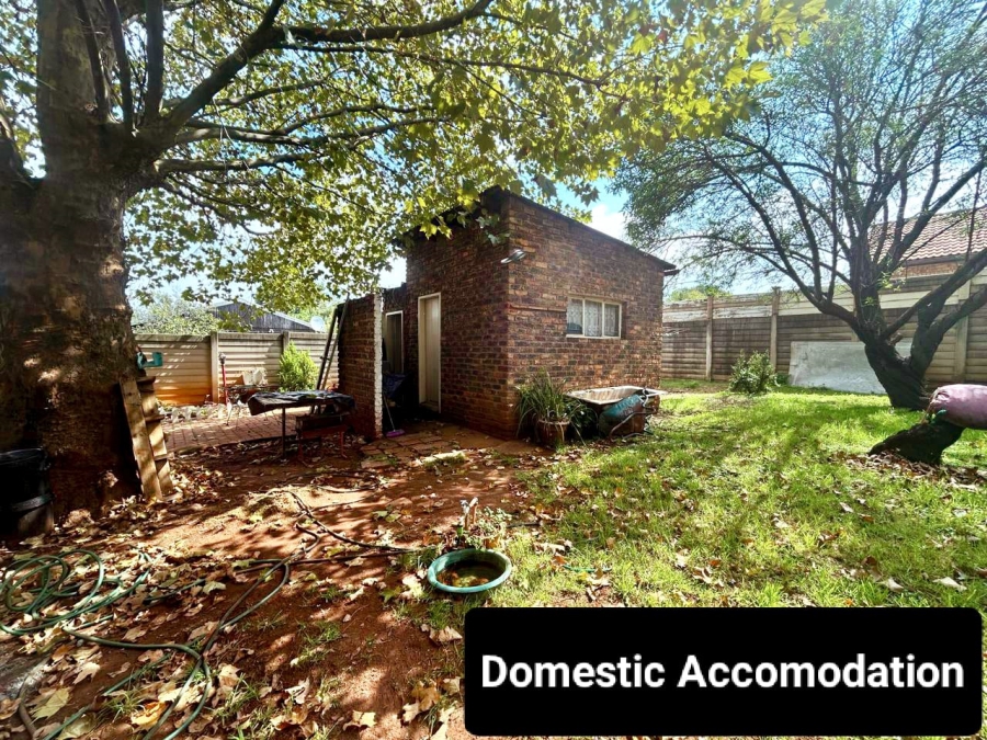 7 Bedroom Property for Sale in Valhalla Gauteng
