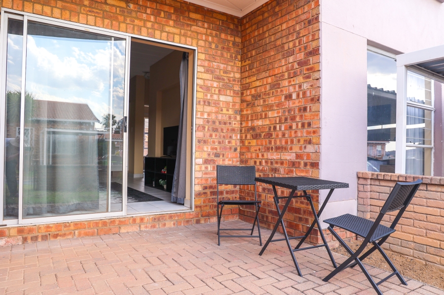 2 Bedroom Property for Sale in Liefde en Vrede Gauteng
