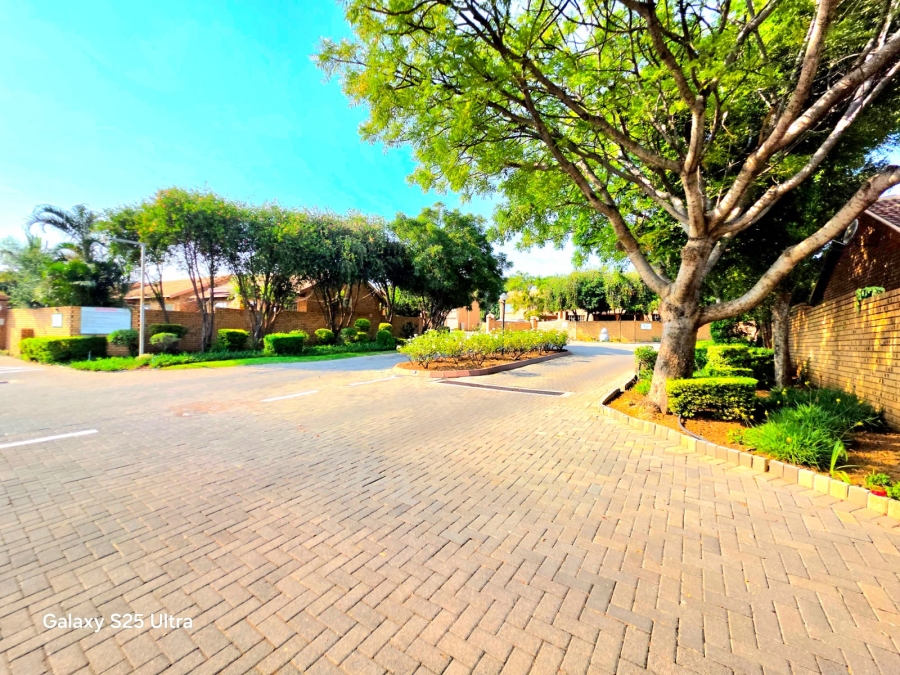 2 Bedroom Property for Sale in Magalieskruin Gauteng